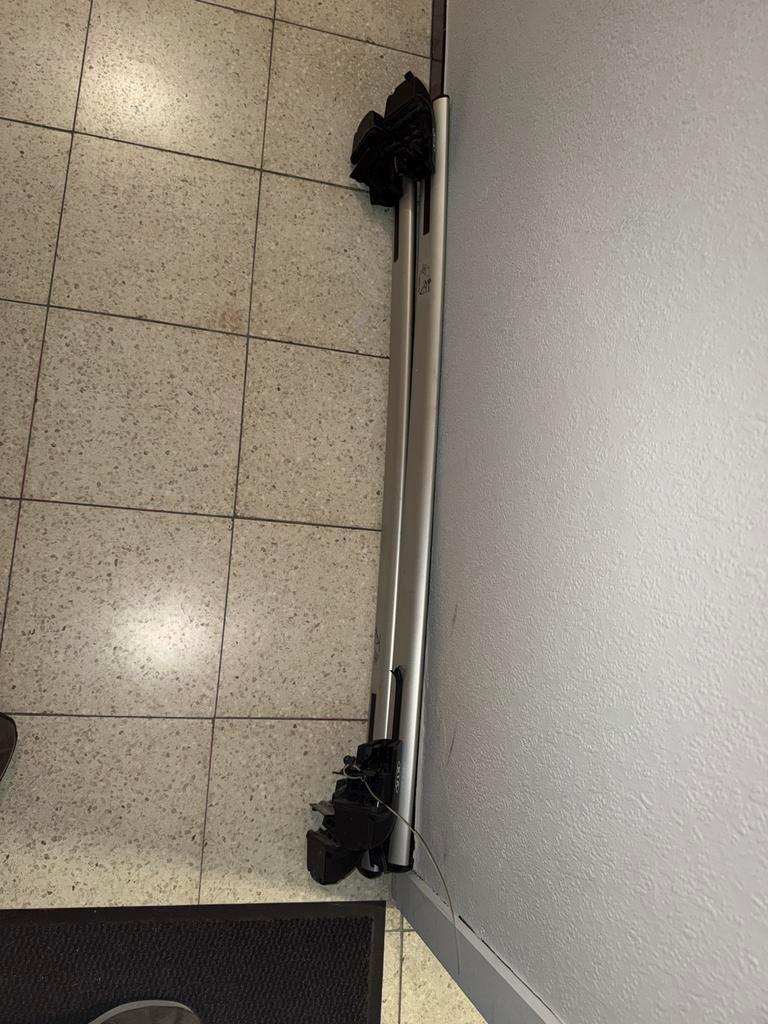 Originele Kia dakbeugel 95 kg, Ophalen, Zo goed als nieuw