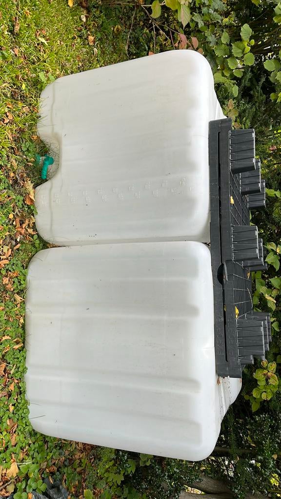 2 réservoirs de récupération d'huile/eau 1000 L sans harnais, Enlèvement, Comme neuf