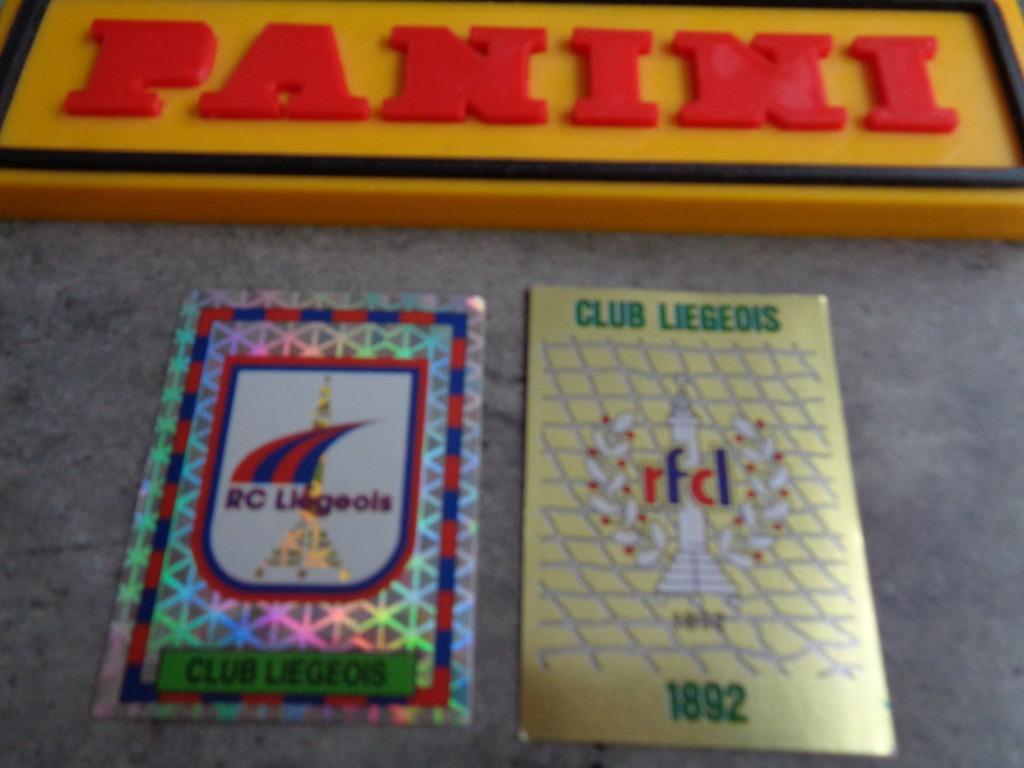 PANINI FOOTBALL AUTOCOLLANTS FOOTBALL  2x   EMBLÈMES BADGES, Enlèvement ou Envoi