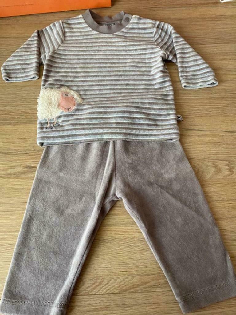 Warme pyjama Woody velours met schaap maat 6m / 68, Enfants & Bébés, Garçon ou Fille, Enlèvement ou Envoi, Vêtements de nuit ou Sous-vêtements