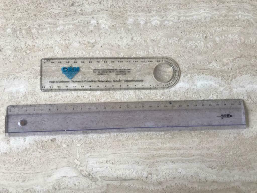 2 Plastiek meetlatten (waaronder 1met loep) (zn2995), Ophalen of Verzenden, Gebruikt