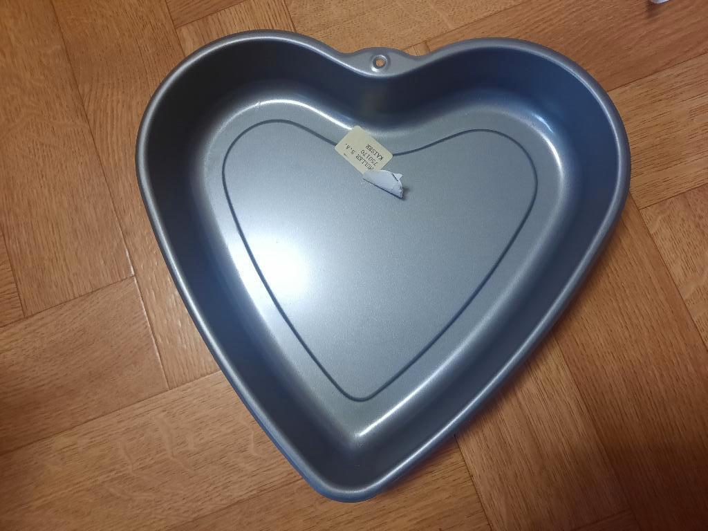 nieuwe bakvorm in hartvorm, 23cm, Hobby en Vrije tijd, Ophalen of Verzenden, Nieuw, Taarten, Bakvorm