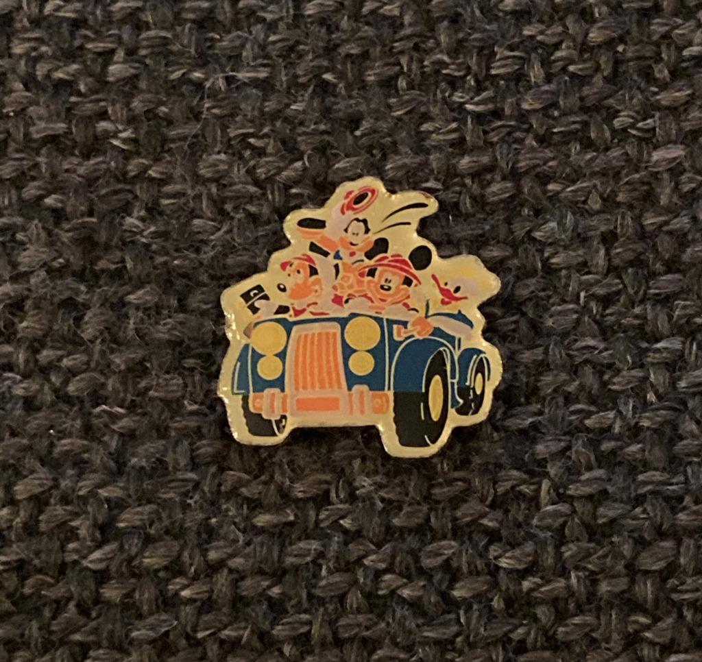 PIN - DISNEY - MICKEY MOUSE - MINNIE MOUSE - GOOFY, Envoi, Utilisé, Figurine, Insigne ou Pin's