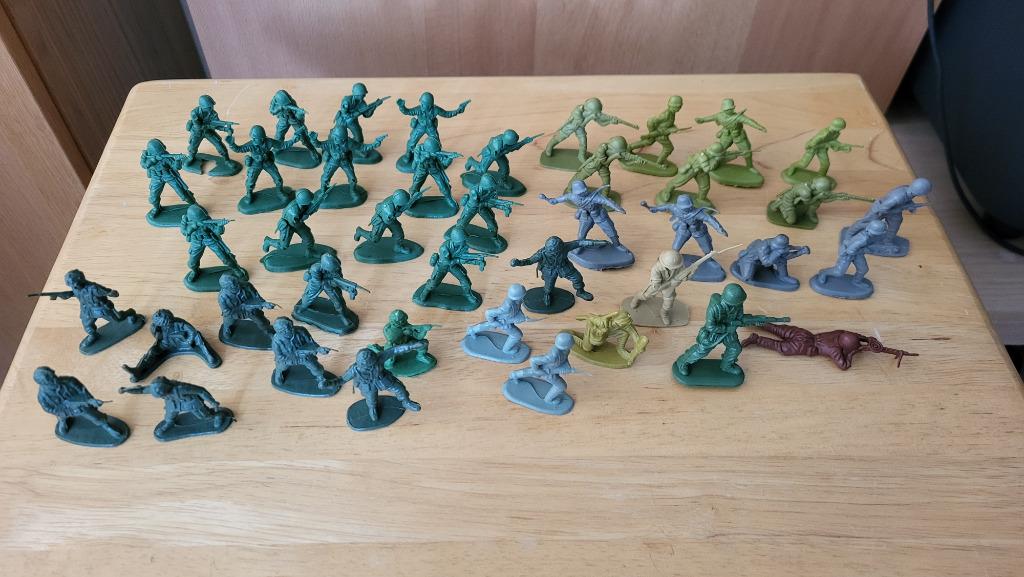 Lot de 56 petits soldats en jouet vintage, Collections, Enlèvement