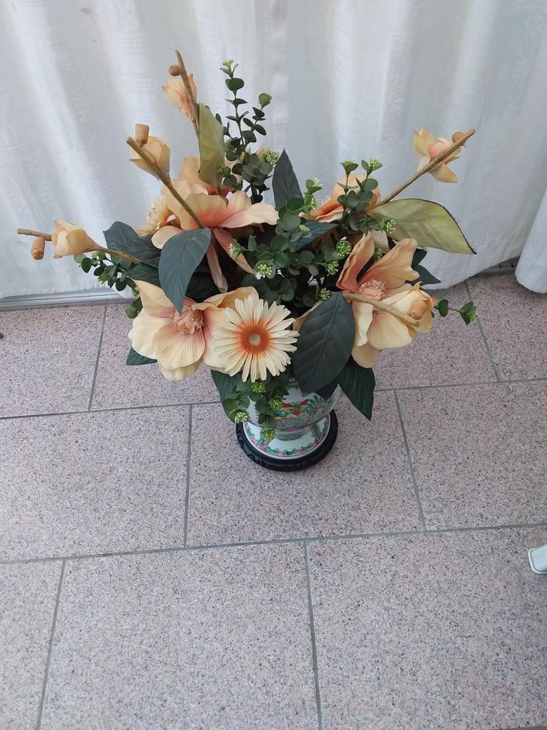 Chinese vaas met stempel en bloemstuk, Huis en Inrichting, Ophalen, Zo goed als nieuw
