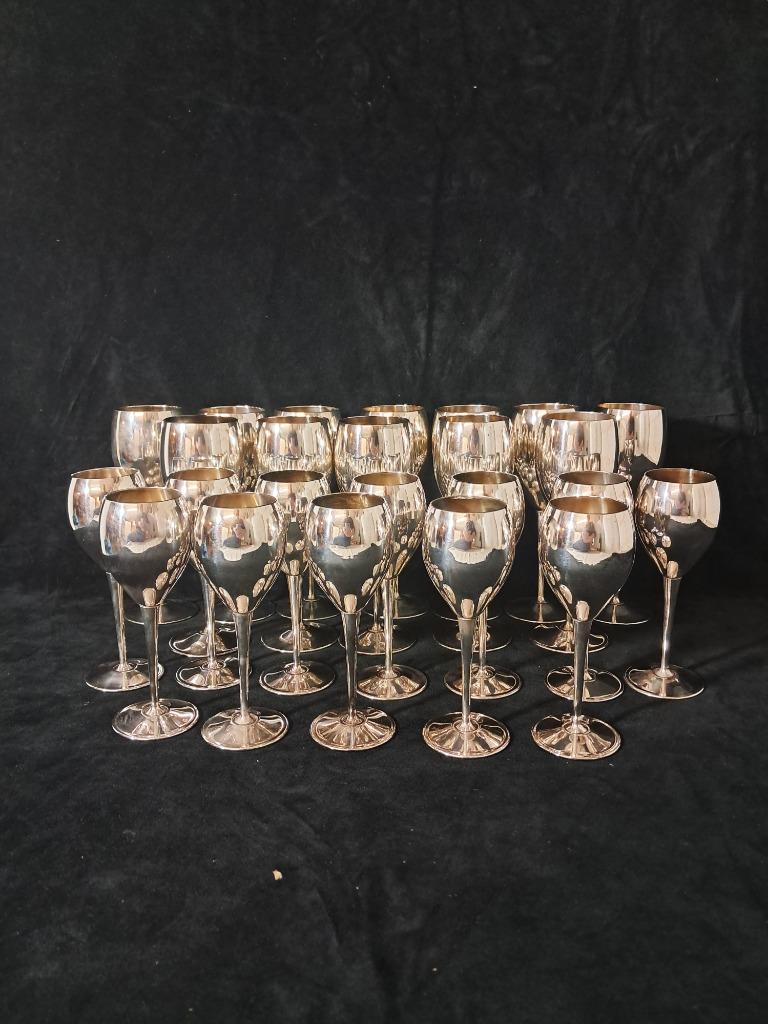 Ensemble (24) De Petits & Grands Gobelets- Métal Argenté, Collections, Verres & Petits Verres, Utilisé, Autres types, Enlèvement ou Envoi