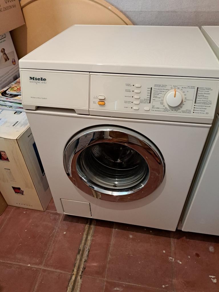 Miele W963 Novotronic Wasmachine 5kg 1400rpm, Ophalen, 1200 tot 1600 toeren, Gebruikt, Minder dan 85 cm