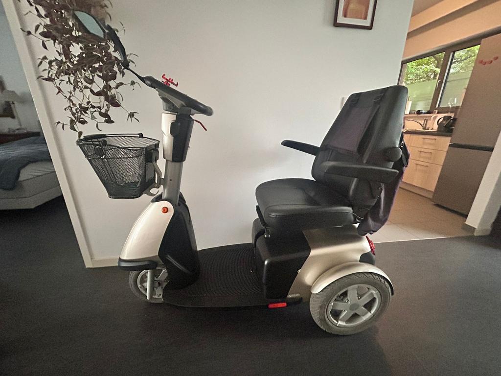 Elektrische scooter Trophy, Zo goed als nieuw, 16 km/u of meer, 46 km of meer, Ophalen
