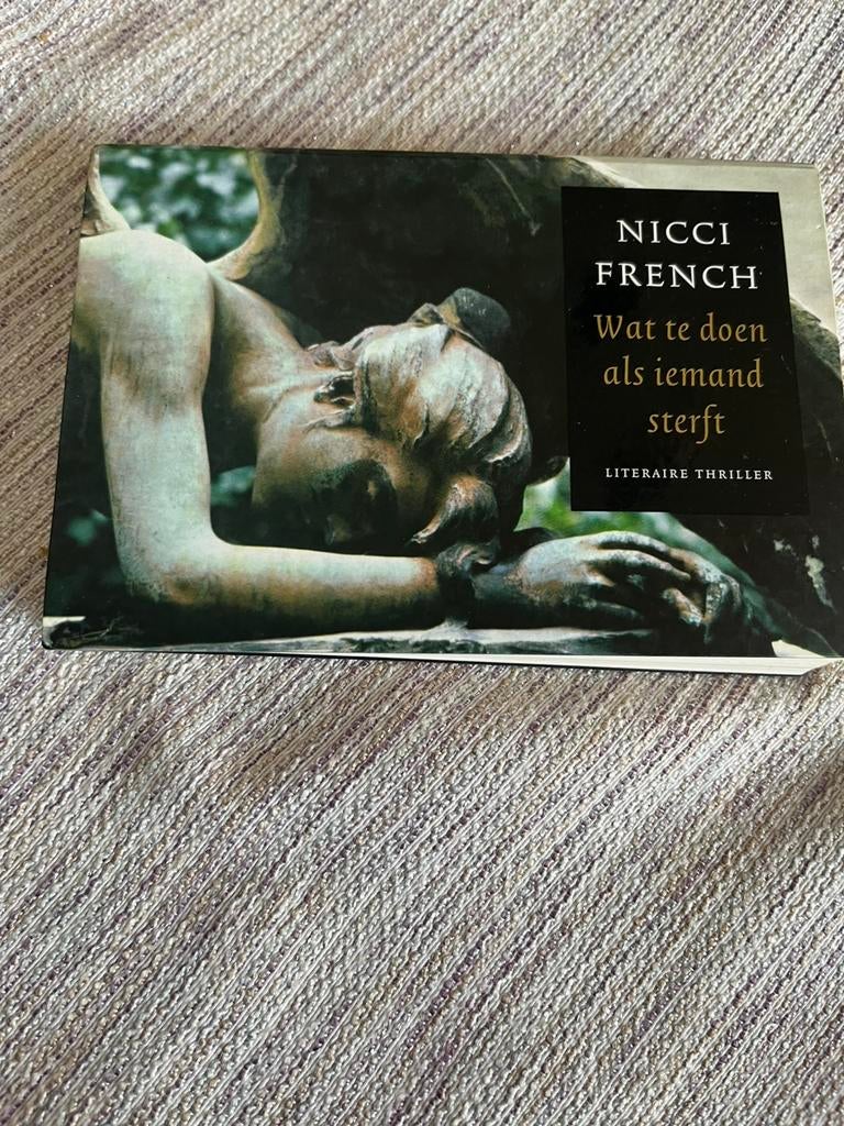Nicci French - Wat te doen als iemand sterft, Boeken, Thrillers, Zo goed als nieuw, Ophalen of Verzenden