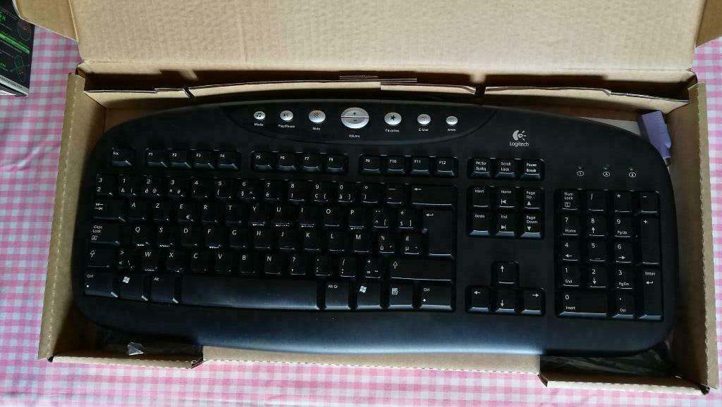 Logitech Internet Pro keyboard USB + PS/2, Computers en Software, Toetsenborden, Ophalen, Azerty, Nieuw, Logitech