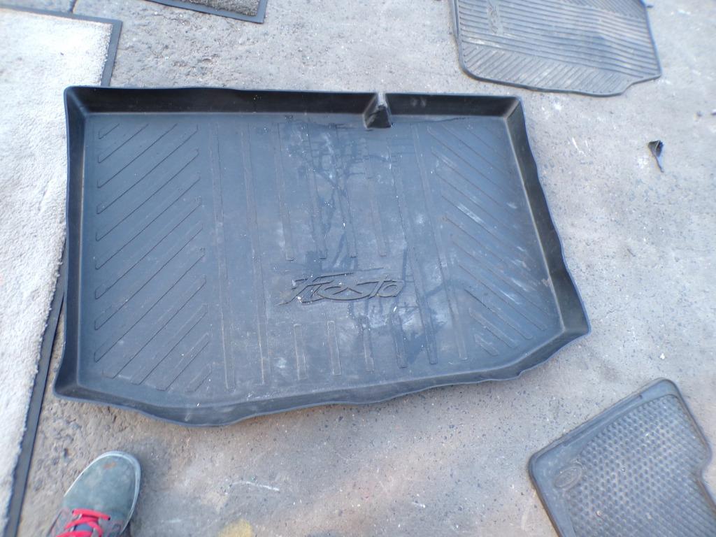 Tapis de coffre plastique Ford Fiesta 6 2012 LP/14988, Autos : Pièces & Accessoires, Habitacle & Garnissage, Ford, Utilisé, Enlèvement