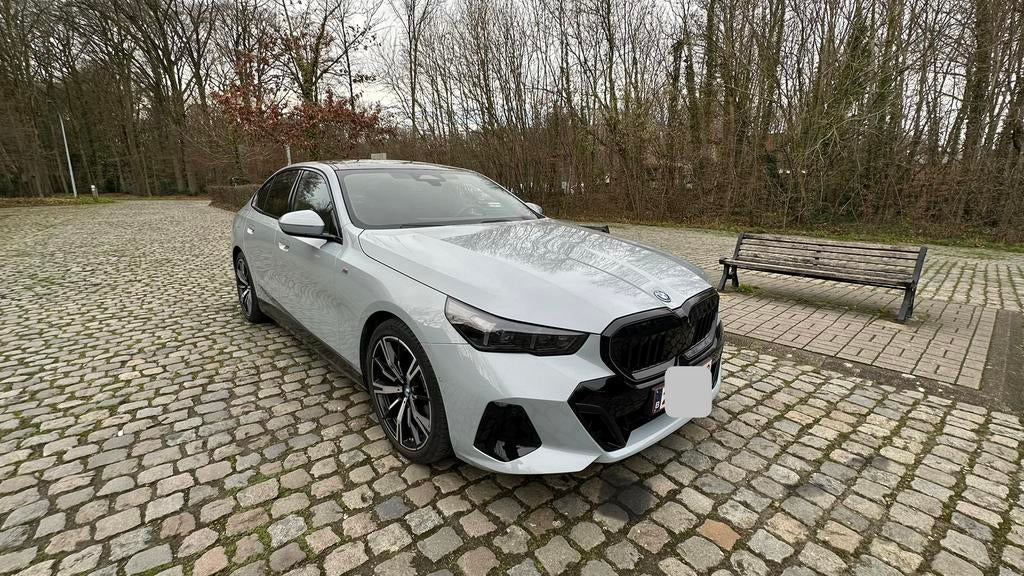 BMW i5 eDrive 40 M Sport Pro, Auto's, BMW, Automaat, Achterwielaandrijving, Blauw, Leder