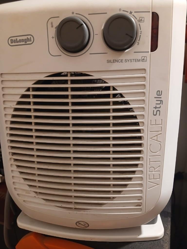 chauffage soufflant De'Longhi Vertical Style HVF3030M, Bricolage & Construction, Enlèvement, Comme neuf, 200 à 500 watts, Autres types