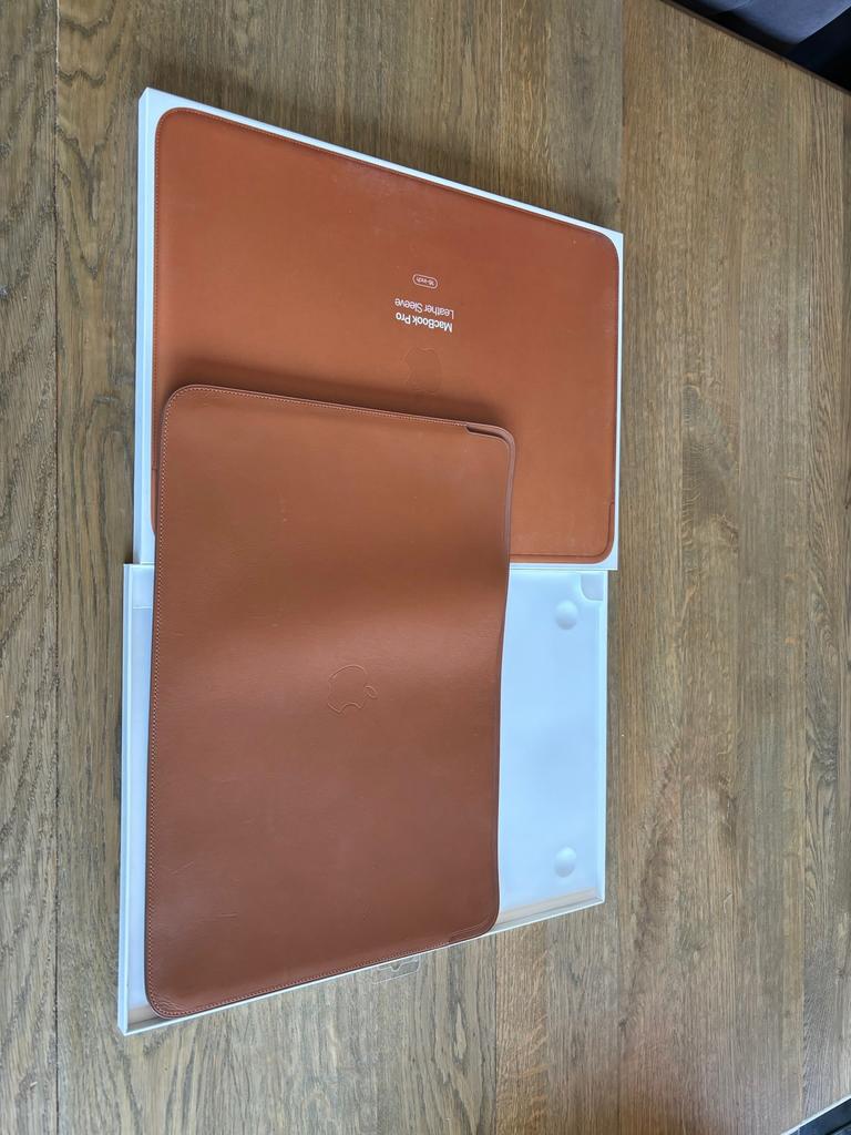 Lederen laptopsleeve apple cognac, Informatique & Logiciels, Housses d'ordinateur portable, Enlèvement, 16 pouces, Neuf