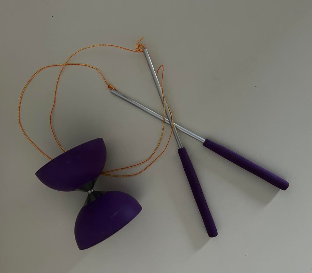 Diabolo Acrobat - paarse kleur., Ophalen, Zo goed als nieuw