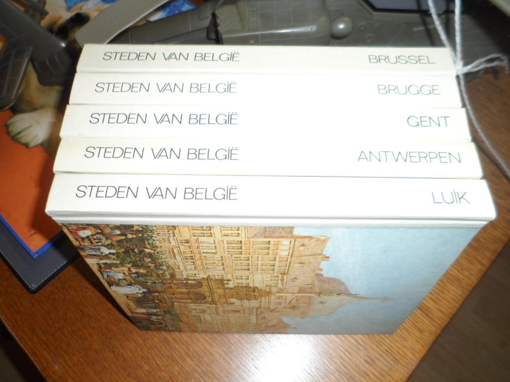 5 boeken Steden van België, Ophalen, Zo goed als nieuw