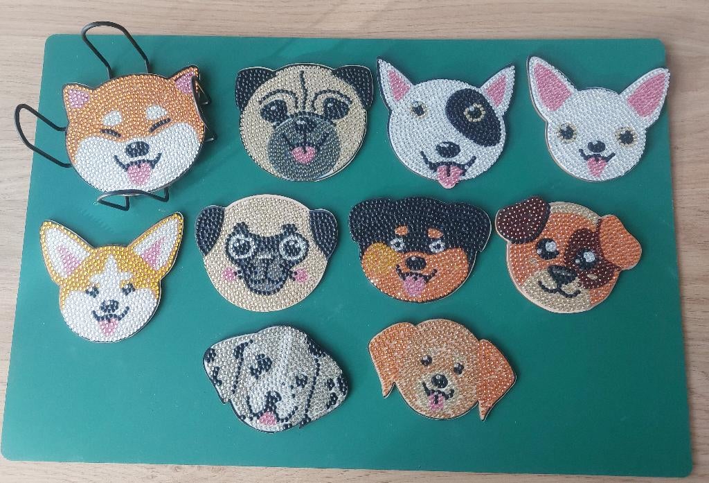 Ensemble de 10 sous-verres en forme de têtes de chiens, Maison & Meubles, Enlèvement ou Envoi, Neuf, Verre ou Tasse