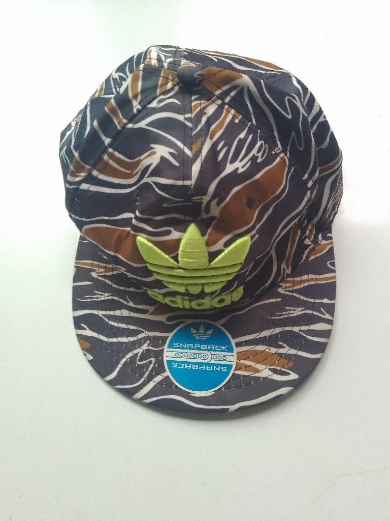 nieuwstaat pet adidas 20cm diameter kinderen of klein hoofd, Kleding | Dames, Adidas, Verzenden, Zo goed als nieuw, Pet