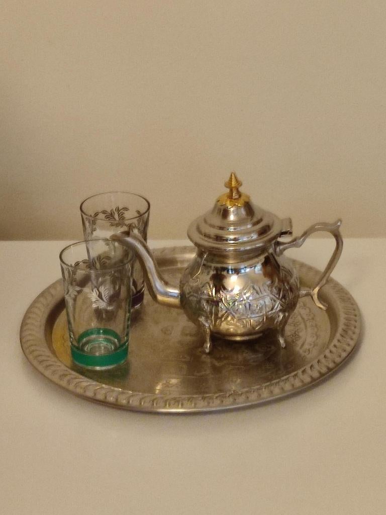 Plateau avec petite théière et 2 verres, Maison & Meubles, Enlèvement ou Envoi, Comme neuf, Service complet