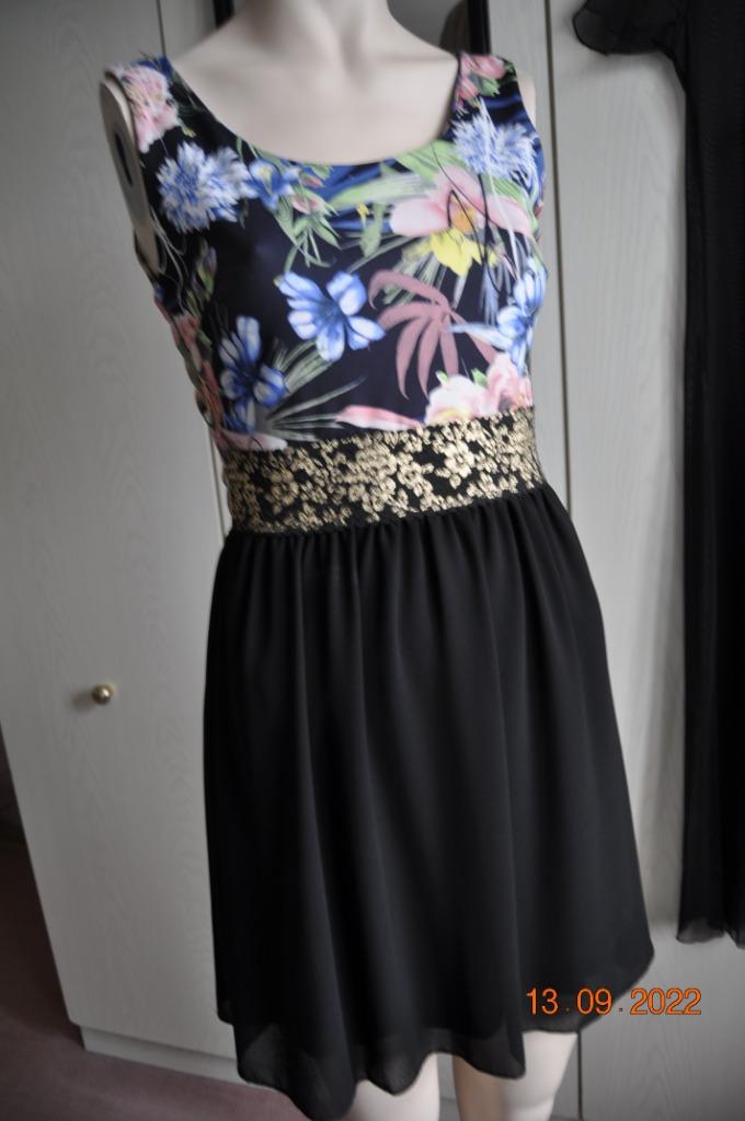 Petite robe corsage à fleurs, Enlèvement ou Envoi, Autres couleurs, Porté, Au-dessus du genou
