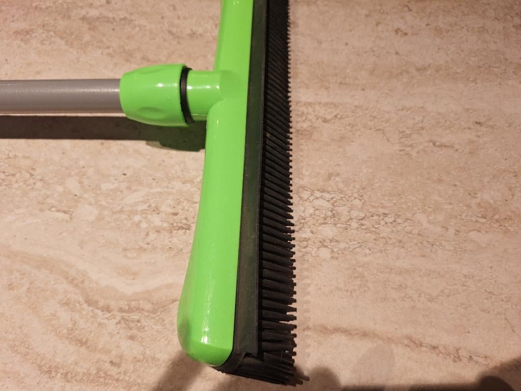 Nieuwe groene rubber bezem met 2 functies, Ophalen