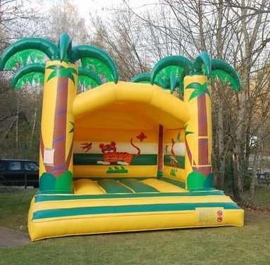 Chateau gonflable " Jungle" LOCATION, Hobby & Loisirs créatifs, Articles de fête | Location, Comme neuf, Enlèvement