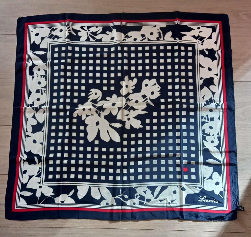 Foulard lucia 100% silk-soie fait main, Lucia, Enlèvement ou Envoi, Porté, Écharpe