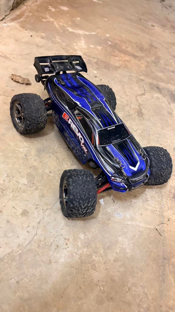 Traxxas e-revo vxl, Hobby en Vrije tijd, Modelbouw | Radiografisch | Auto's, Ophalen of Verzenden, Zo goed als nieuw