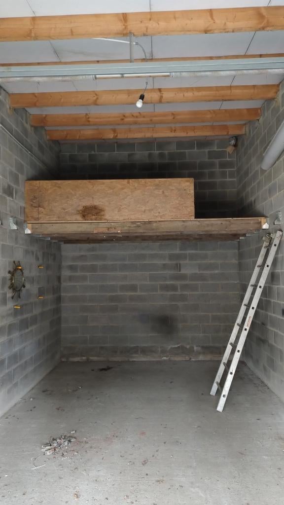 TE HUUR BOX, Ophalen of Verzenden