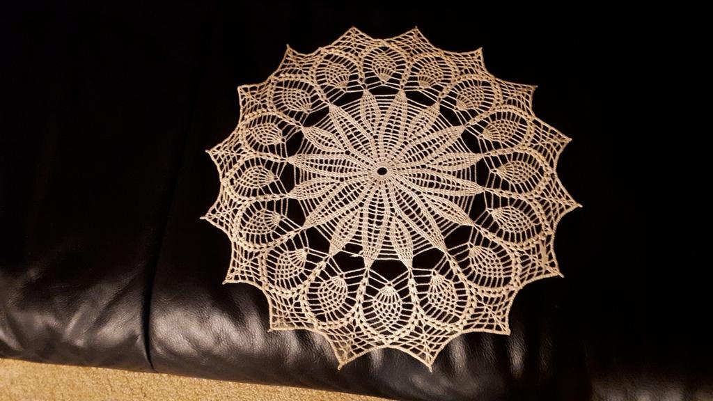 Gehaakte onderlegger diameter 43 cm (8), Hobby en Vrije tijd, Ophalen of Verzenden, Nieuw, Haken