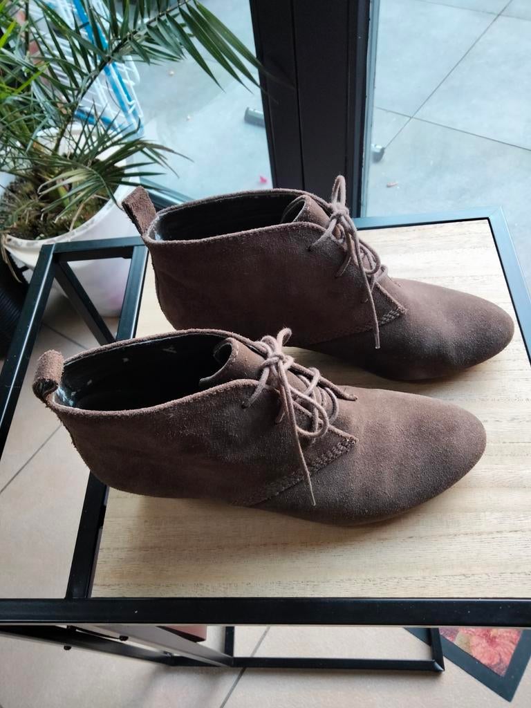 Veterlaarsjes.maat 38.50.Merk Clarks in daim., Ophalen of Verzenden, Zo goed als nieuw