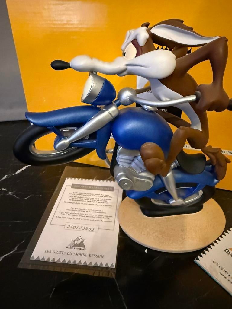 Road Runner's Coyote à Motorcycle-Demons Merveilles-RAR, Collections, Personnages de BD, Comme neuf, Enlèvement ou Envoi