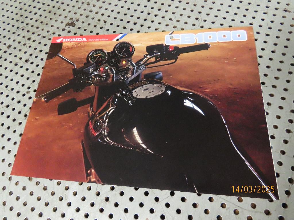 Mooie folder / kleurenfolder openklapmodel Honda CB1000 '93, Ophalen of Verzenden, Gelezen, Merk of Model