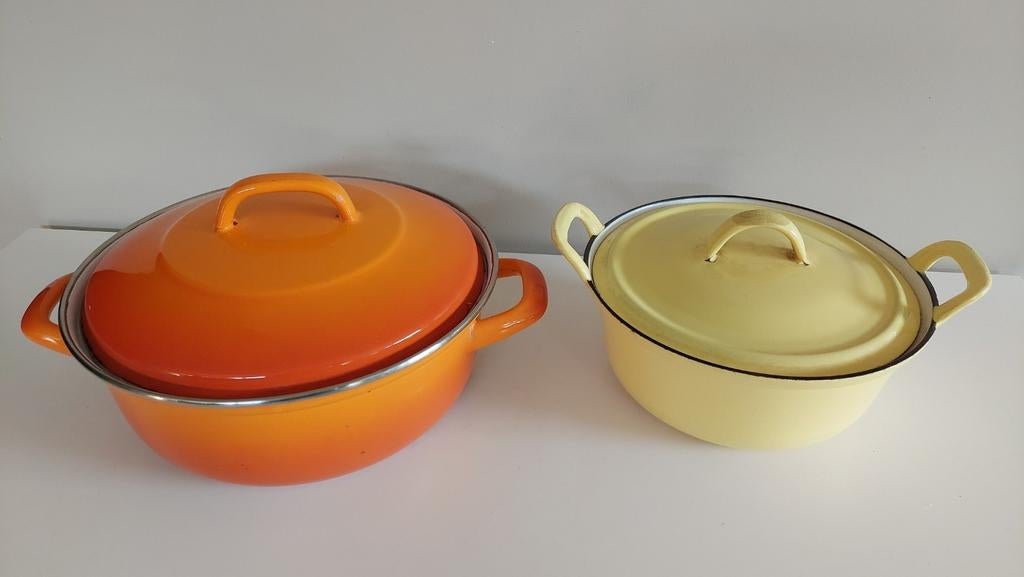 2 decoratieve vintage emaille kookpotten - oranje en gele, Ophalen of Verzenden
