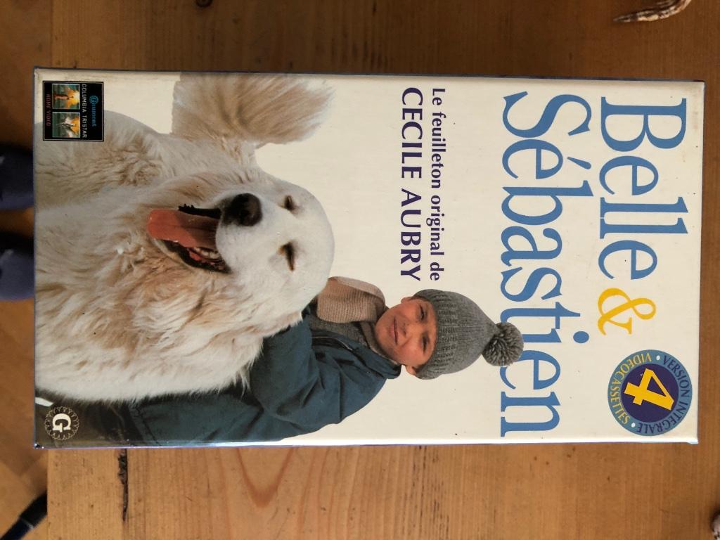 Coffre de 4 cassettes VHS Belle et Sébastien, CD & DVD, À partir de 6 ans, Enlèvement, Comme neuf, Autres types