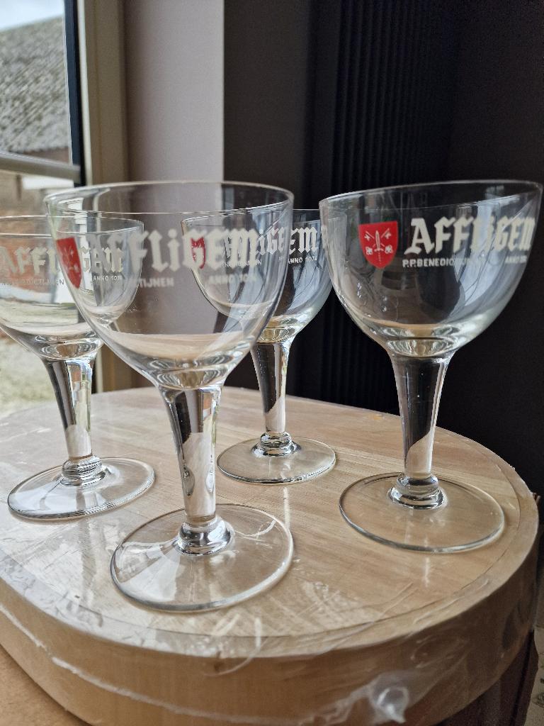 Affligem bierglazen 33cl vier stuks, Verzamelen, Glas en Drinkglazen, Ophalen of Verzenden, Nieuw, Bierglas