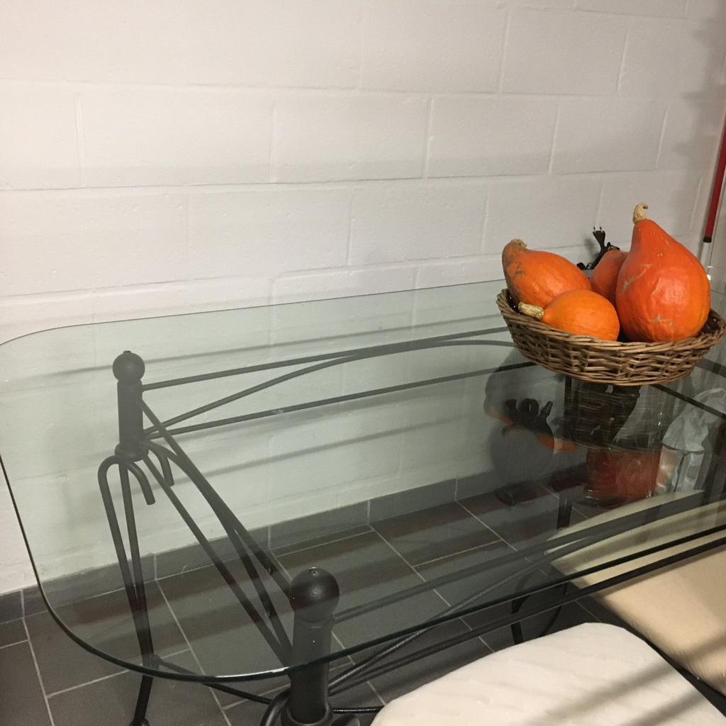 Table en fer forgé et en verre + 6 chaises, Utilisé