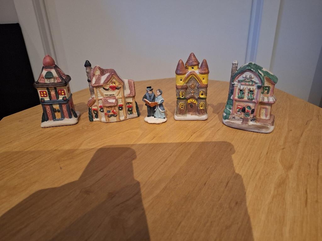 Kerstdorpje van 4 huisjes, Diversen, Kerst, Gebruikt, Ophalen of Verzenden