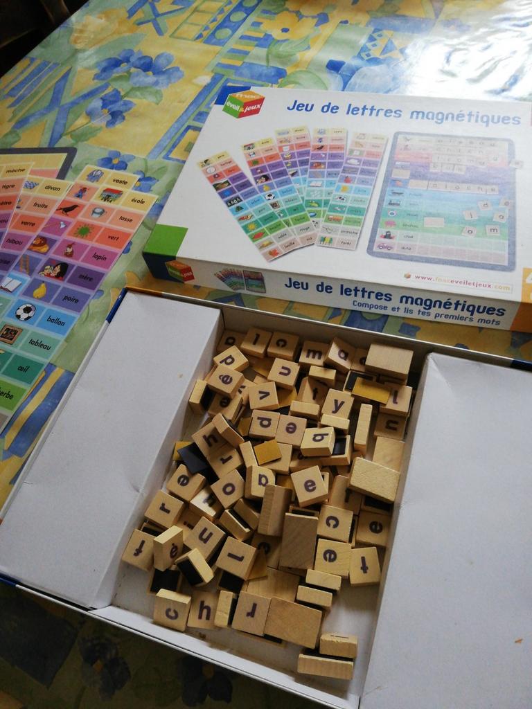 Jeu de lettres magnétiques. 4-7ans., Enlèvement ou Envoi, Comme neuf