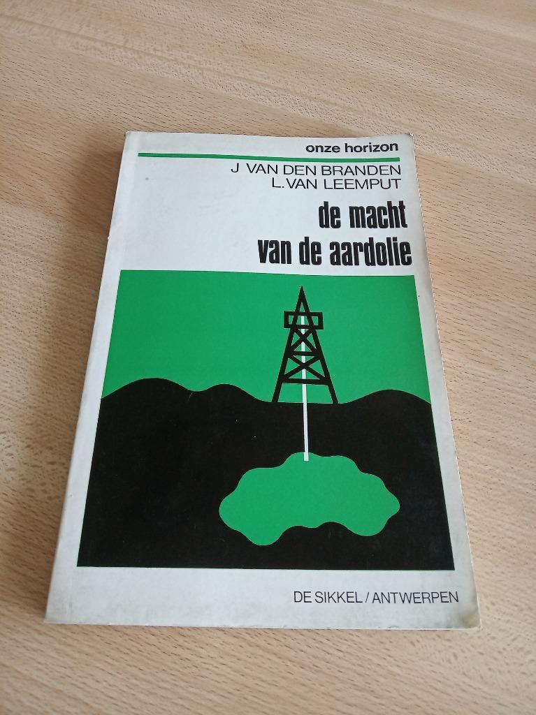 Boek ISBN 902604285 'De macht van de aardolie', Van Den Branden, Overige wetenschappen, Ophalen of Verzenden, Zo goed als nieuw