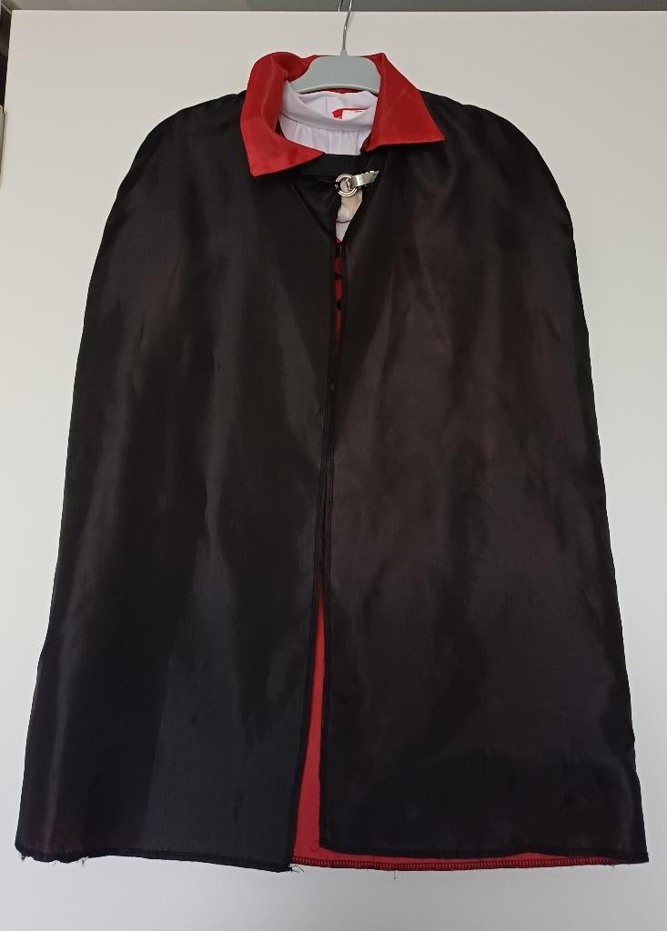 carnaval: dracula cape + hemdje, Kinderen en Baby's, Carnavalskleding en Verkleedspullen, Ophalen of Verzenden, Gebruikt, 122 t/m 128