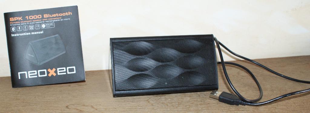 NeoXeo SPK 1000 enceinte bluetooth rechargeable et micro, Ophalen of Verzenden, Bluetooth, Zo goed als nieuw