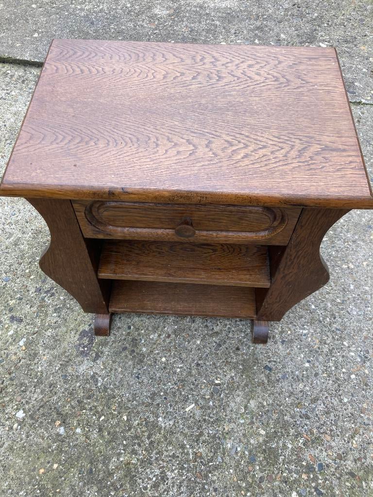 Klein tafeltje of kastje, Ophalen