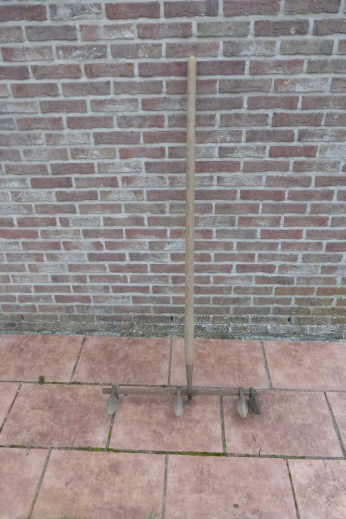 rijentrekker * groeventrekker  met steel en 4 tanden, Ophalen, Gebruikt