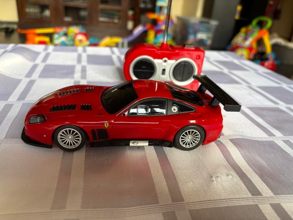 Schaalmodel ferrari met afstandbediening - 575 GTC, Ophalen, Zo goed als nieuw