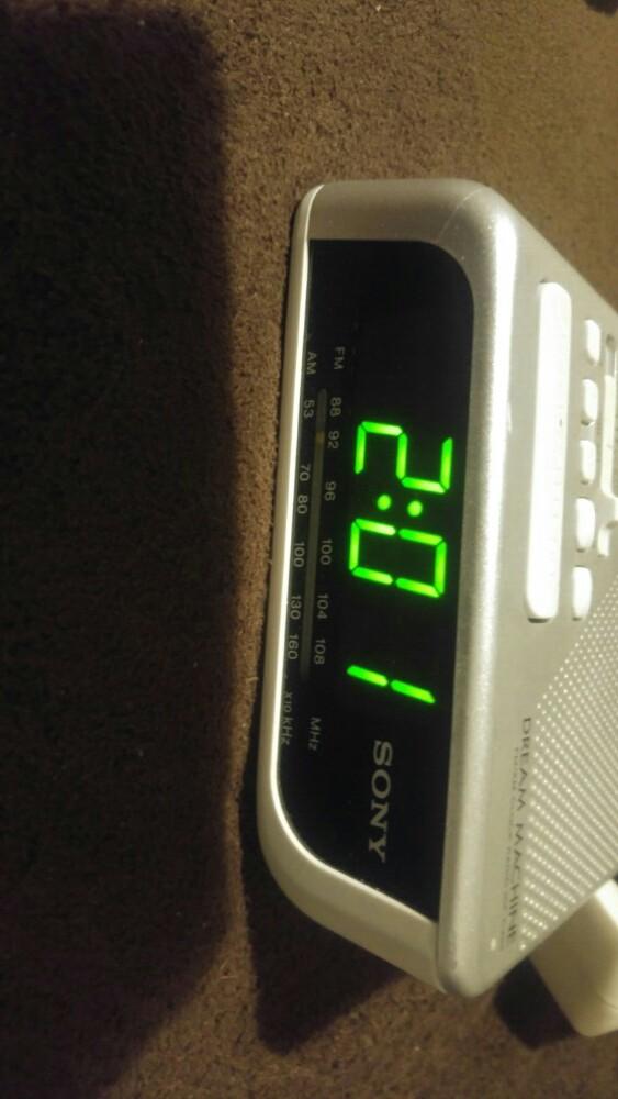 Vintage Radio reveil horloge sur secteur sony model 1CE 0205, Enlèvement ou Envoi, Comme neuf