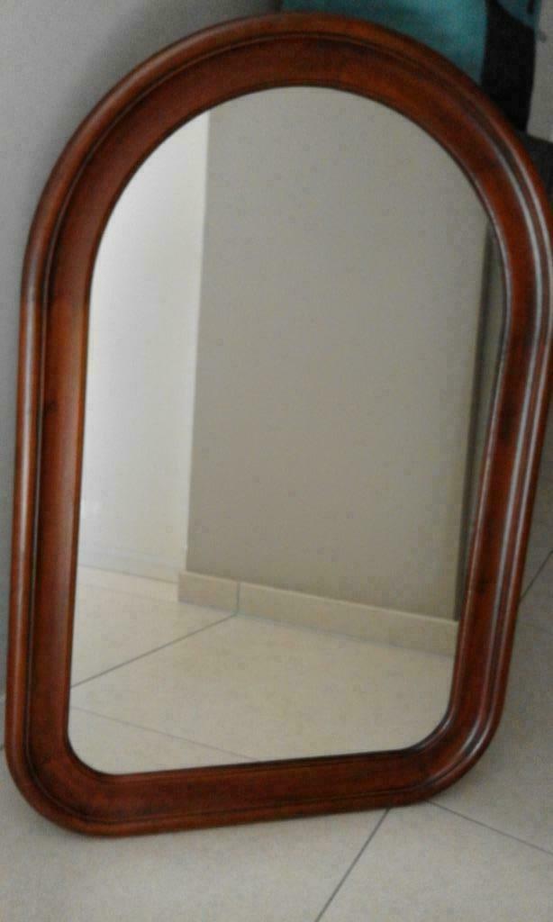 Miroir avec une aura, dans un cadre de noyer fait main, Maison & Meubles, Accessoires pour la Maison | Miroirs, Comme neuf, 50 à 75 cm
