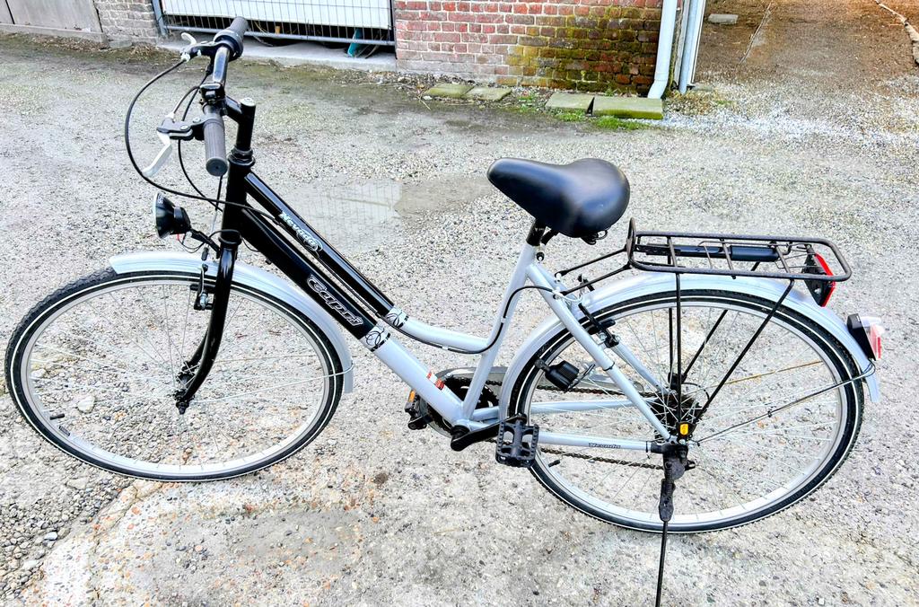 Damesfiets of grote meisjesfiets, Fietsen en Brommers, Ophalen, Zo goed als nieuw