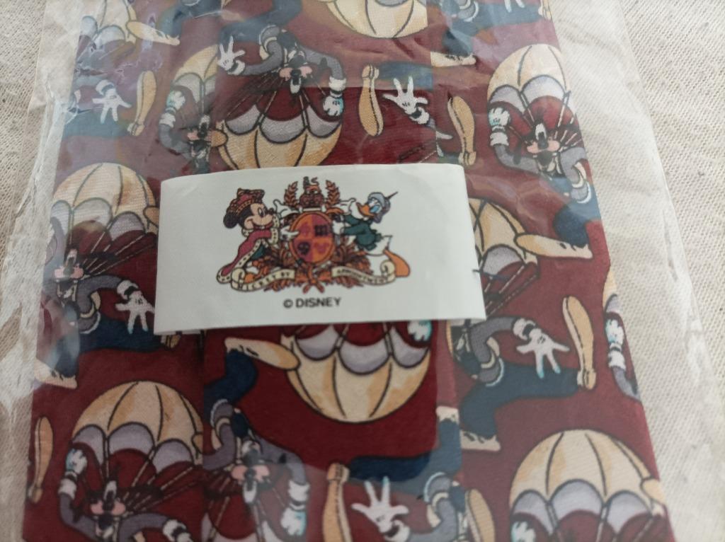 cravate  Disney      Dingo, Neuf, Enlèvement ou Envoi, Autres couleurs, À motif