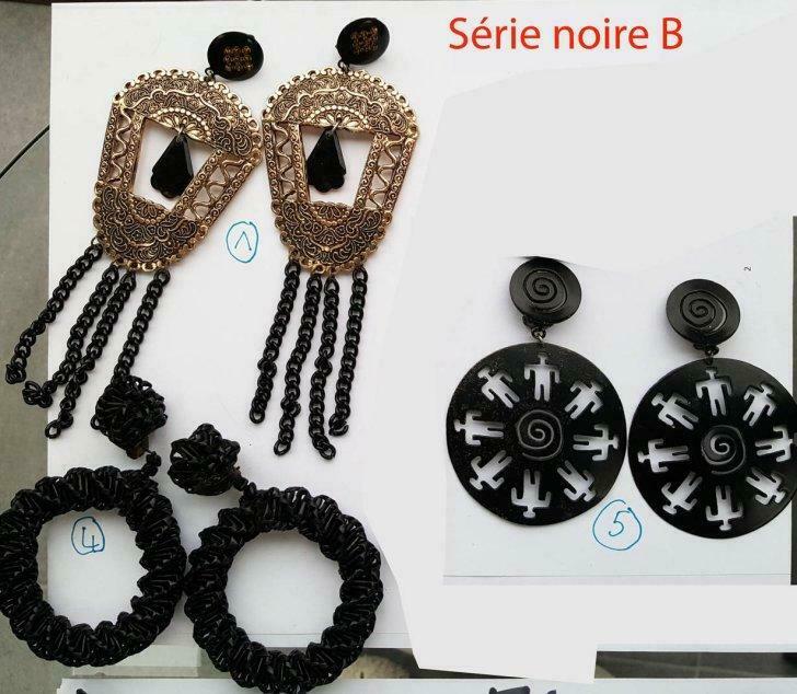 boucle d'oreille clip  longue noire légère 5.50 au choix  B, Utilisé